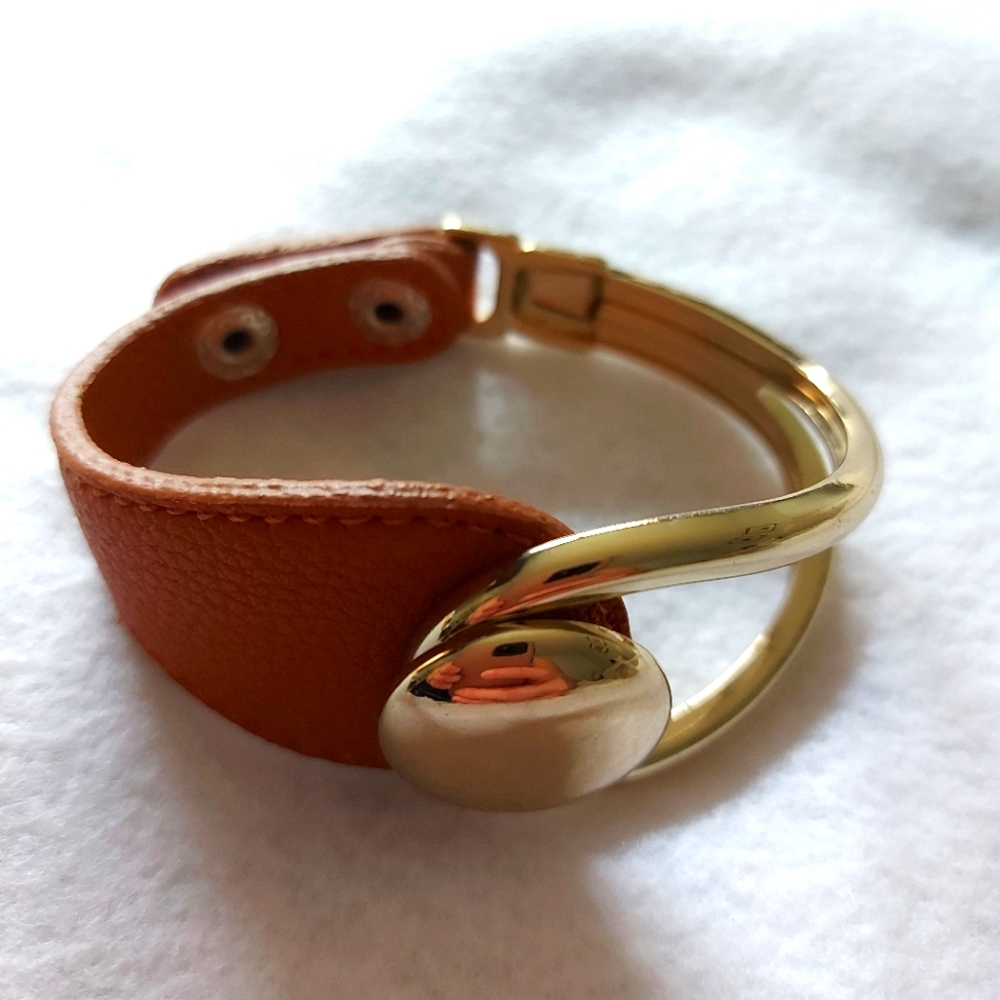 Yik Fung genuine leather clasp bracelet with gold accent
